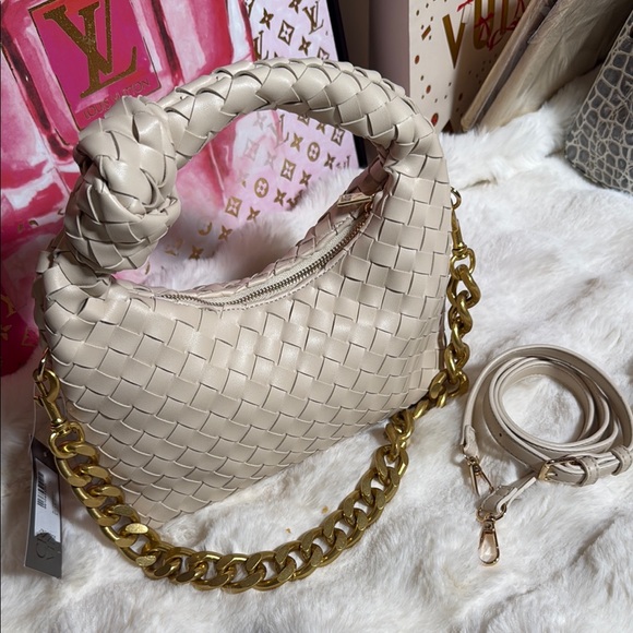 Elegant Cream Woven Handbag - Picture 2 of 10